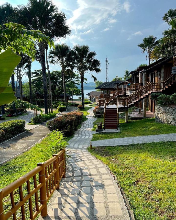 Fridays Puerto Galera Hotel Exterior photo